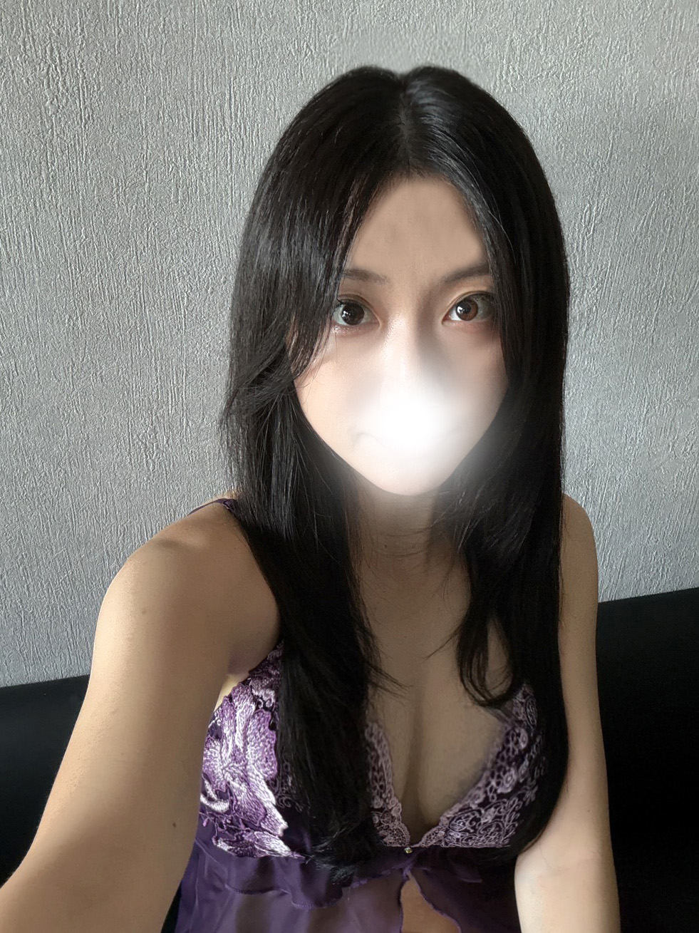 れい(24)